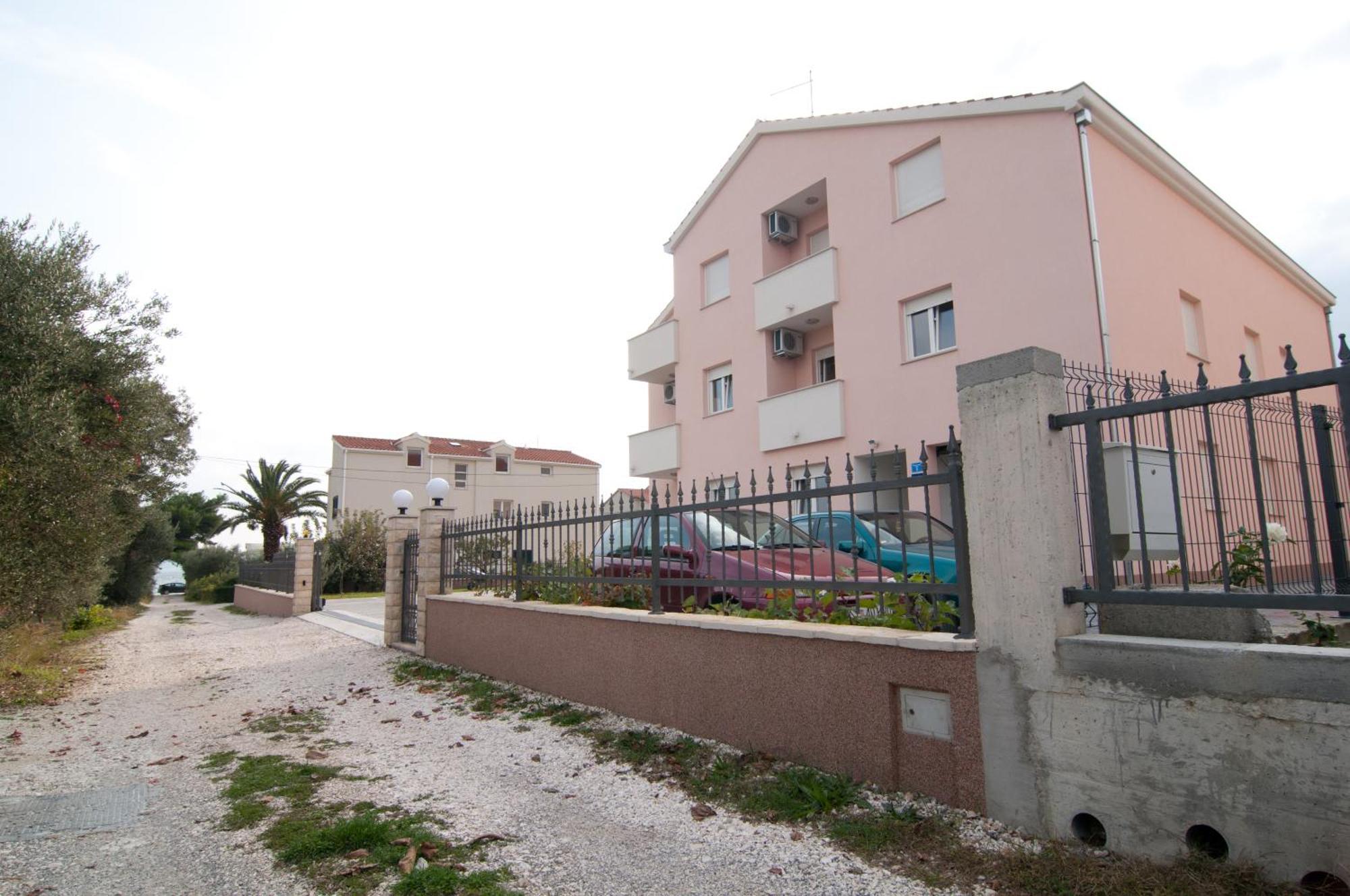 Joseph'S Apartments By The Sea Kastela Exterior photo